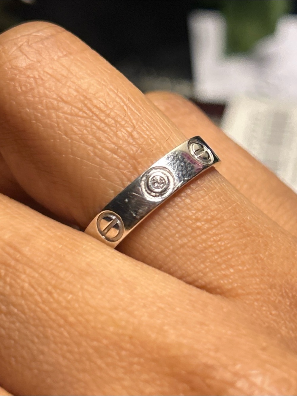 Real 18k White Gold Screw Motif Diamond Ring